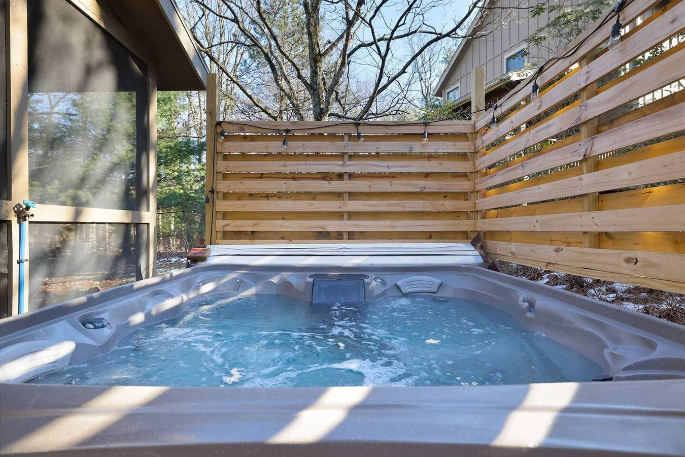 Pocono Mountain Home , Hot Tub- 1 Mile to Skiing! in Long Pond