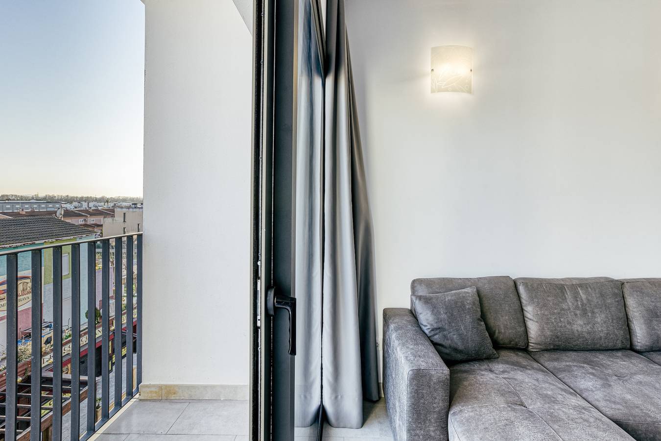 Apartamento "Giuliano Superior 1" con balcón y Wi-Fi in Castellón de Ampurias, Alt Empordà
