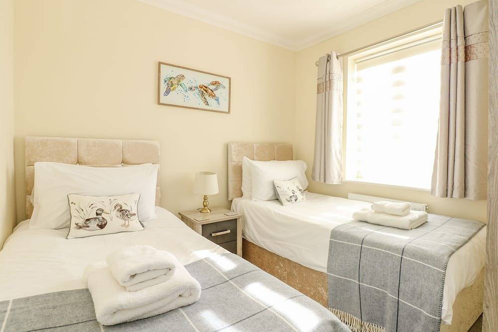 Woodpecker, pet friendly, character holiday cottage in Hunstanton in Hunstanton, Norfolk Coast
