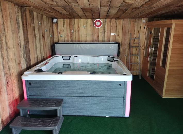 Chambre d’hôte pour 6 personnes, avec jacuzzi et sauna ainsi que piscine et jardin, animaux acceptés en Aquitaine - 2