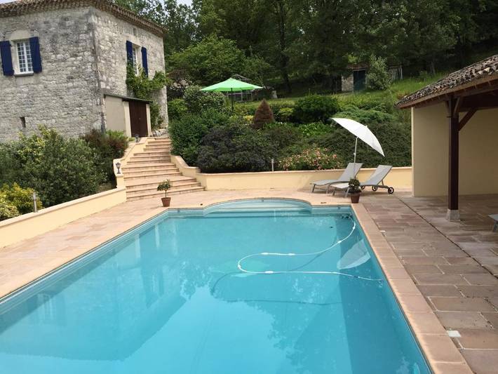 Location de vacances pour 4 personnes, avec Terrasse et Jardin ainsi que Piscine et Vue à Valeilles