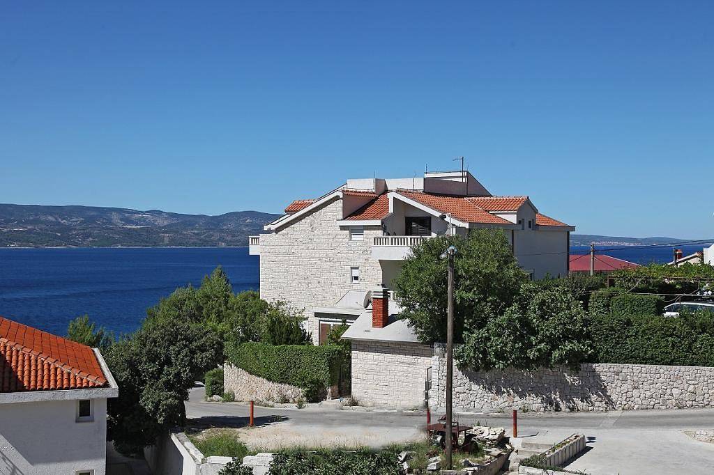 Ganze Wohnung, Studio mit Pool und Terrasse
 in Stanici, Omis-Riviera