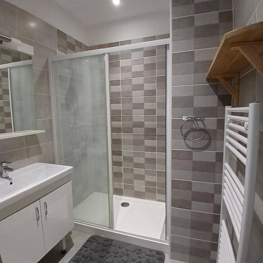 Two-Bedroom House in Châteauneuf-les-Bains, Puy-de-Dôme