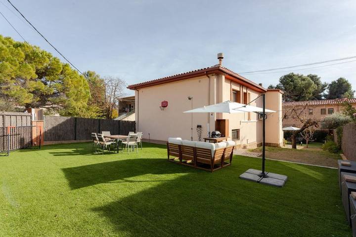 Location de vacances pour 6 personnes, avec jardin et vue à El Bruc - 2