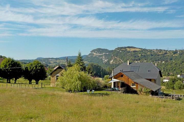 Gîte pour 5 personnes, avec terrasse et jardin, animaux acceptés