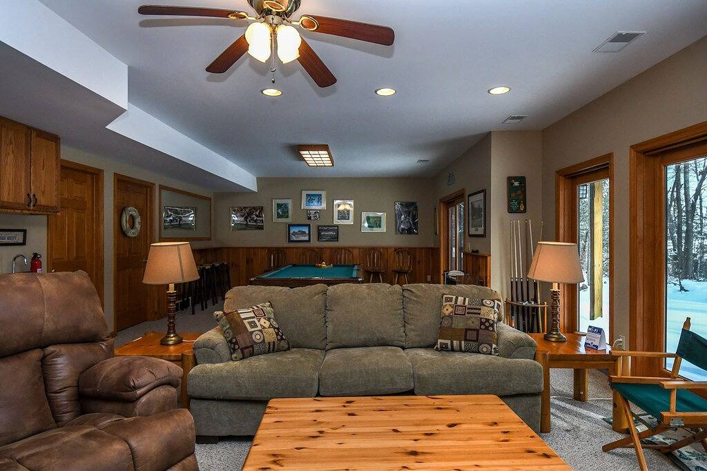 Vacation House for 12 Guests in Garrett County, Deep Creek Lake