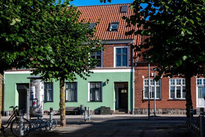 Ferielejlighed for 10 personer, med terrasse i Præstø