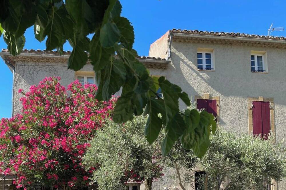 Abstrus gite for 2 people in the heart of the vineyards pets allowed -16 kg in Violès, Vaucluse