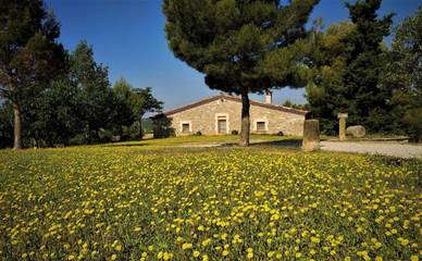 Casa rural para 9 personas, con piscina además de jardín y vistas, Familias con niños en Bages