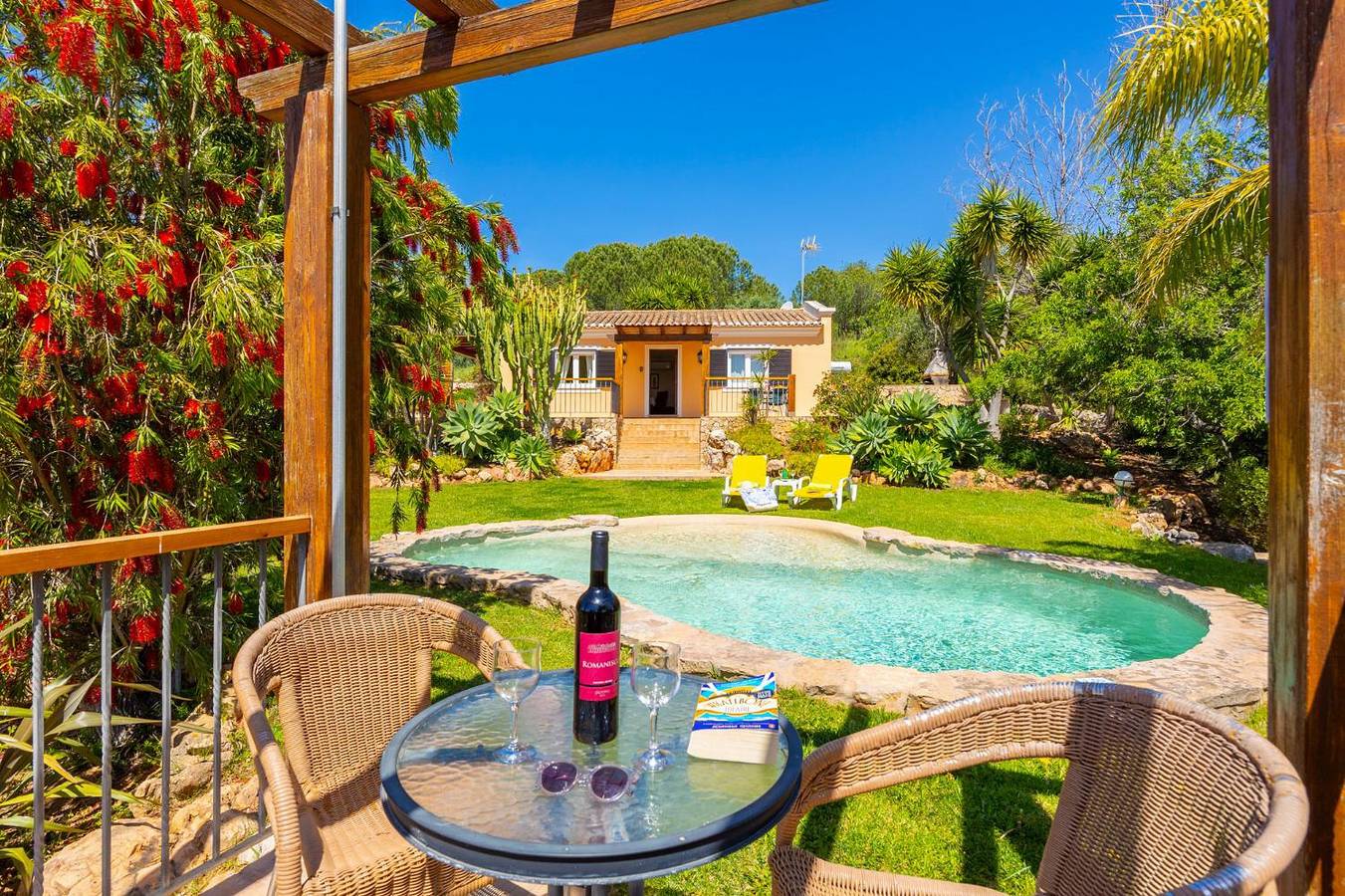 Villa para 2 pessoas com terraço in Mexilhoeira Grande, Distrito de Faro