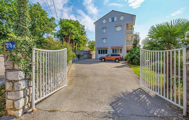 Ferienwohnung für 4 Personen, mit Terrasse und Pool in Rijeka - 2