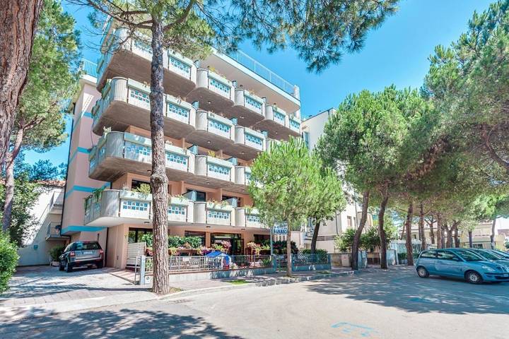 Appartamento per 5 persone, con Balcone e Terrazza nonché Giardino a Milano Marittima