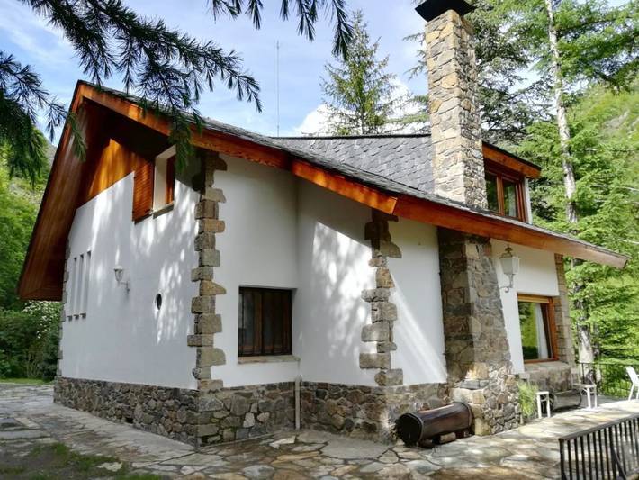 Casa rural para 17 personas, con Balcón y Terraza además de Jardín y Vistas en Pallars Jussà
