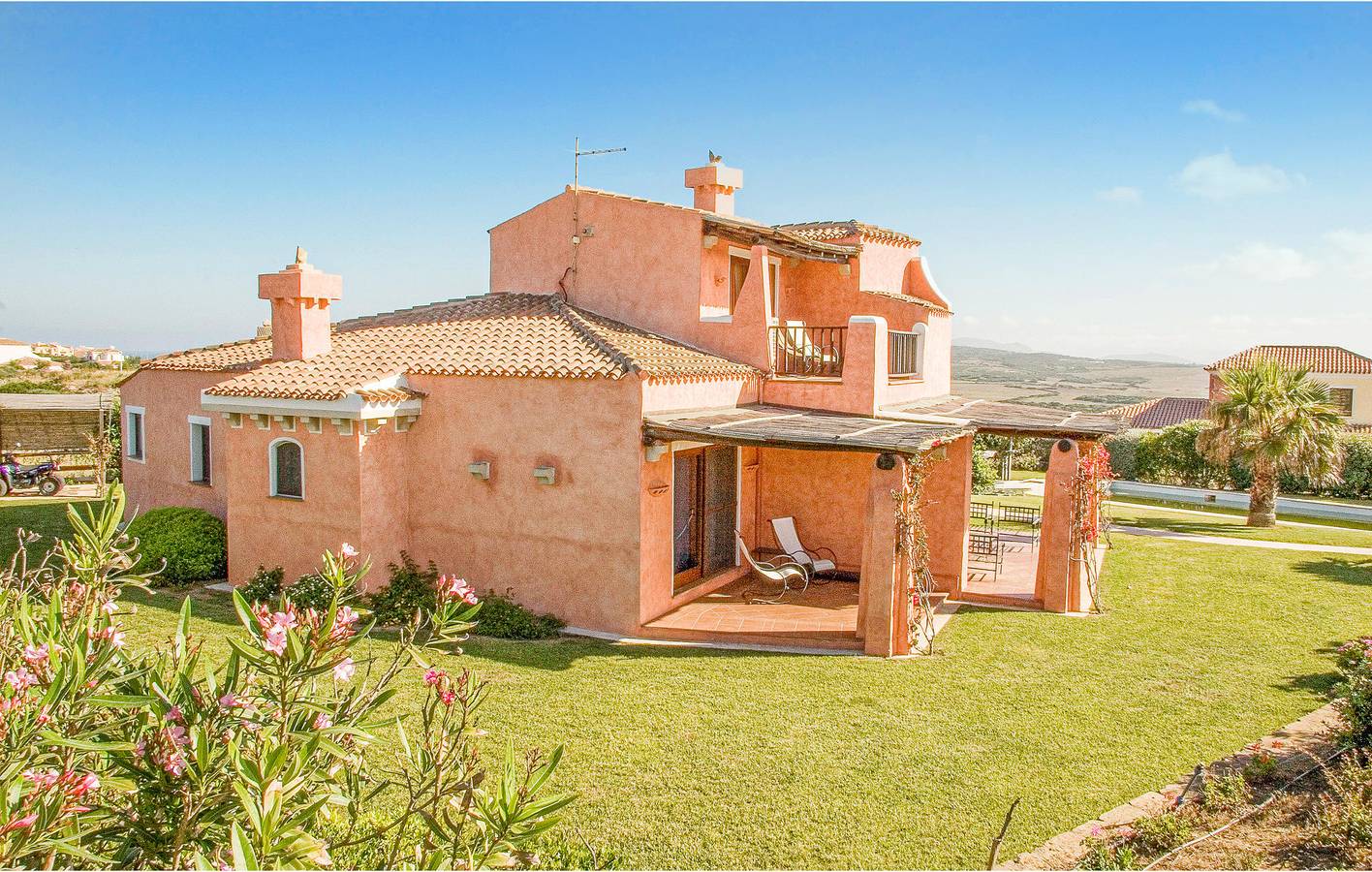 Appartement de vacances entier, Appartement en bord de mer avec piscine et kitchenette in Stagno di Casaraccio, Punta De Su Turrione