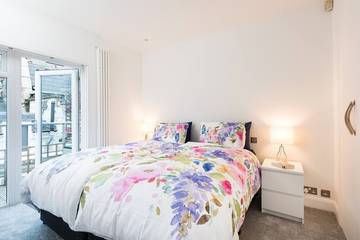 Barn for 5 Guests in Kensington and Chelsea, London, Picture 2