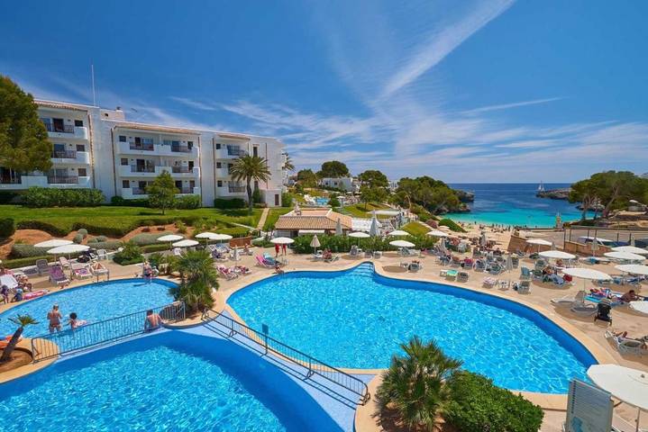 Apartahotel para 2 personas, con Balcón y Jacuzzi además de Terraza y Jardín en Cala d'Or