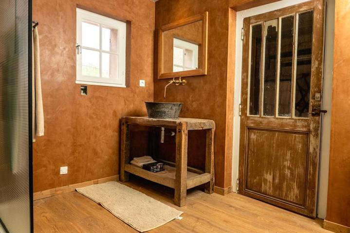 Location de vacances pour 2 personnes, avec piscine ainsi que vue et jardin à Bourg - 4