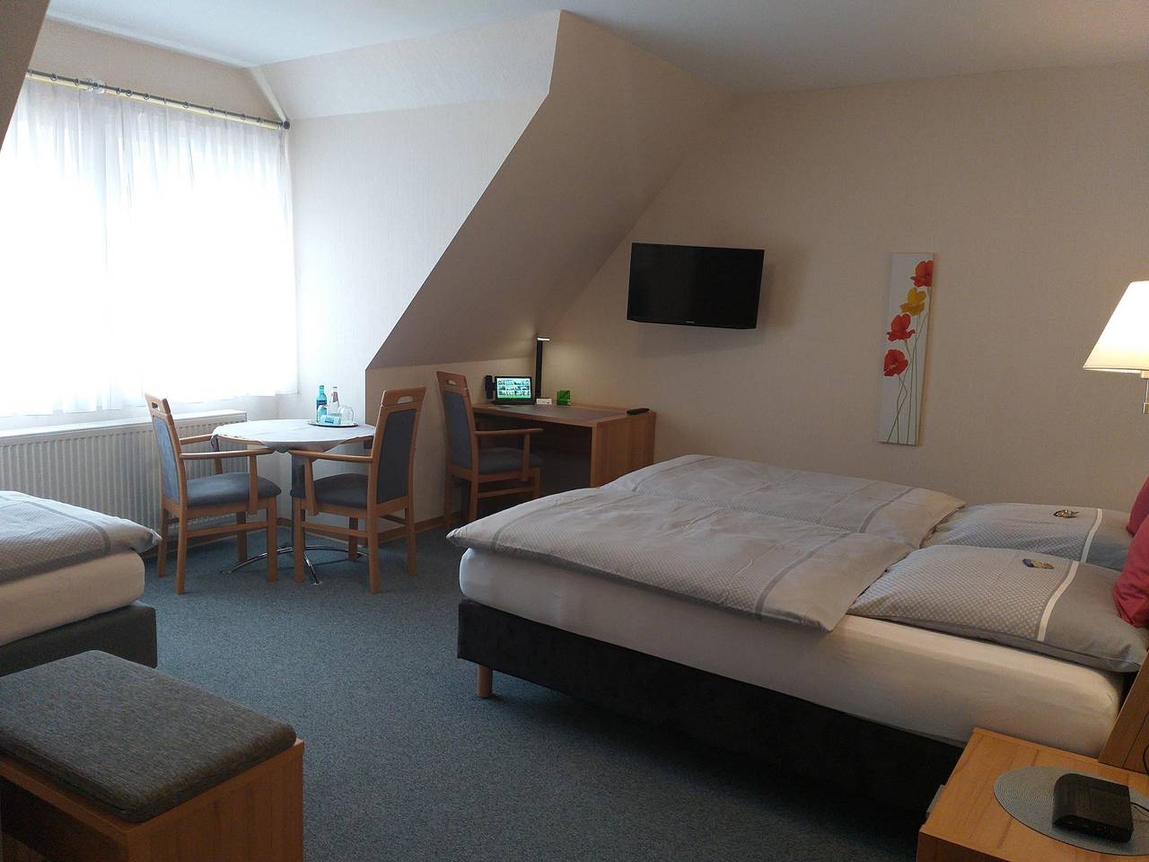 Lindenwirt, Dreibettzimmer, Dusche, Wc in Wesertal, Hessisches Bergland