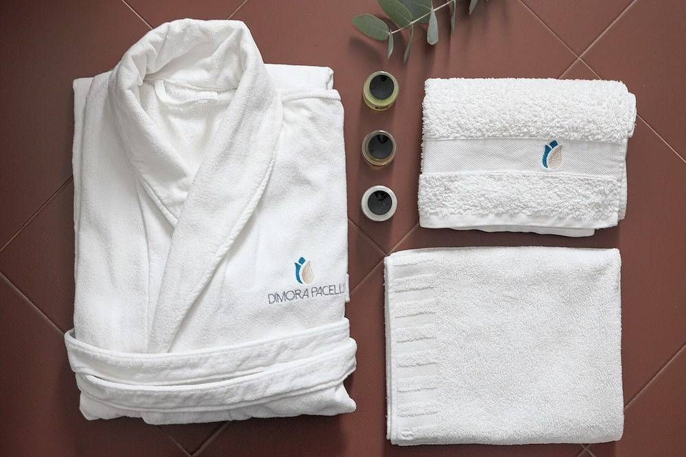 Finely furnished villa with large patio and garden between Monopoli and Alberobello in Castellana Grotte, Bari Province