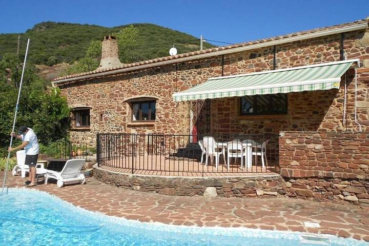 Location de vacances pour 8 personnes, avec Terrasse ainsi que Jardin et Piscine dans Sallèles du Bosc