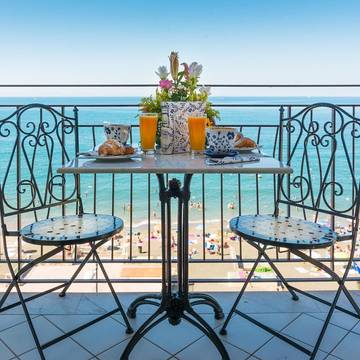 Ferienwohnung für 2 Personen, mit Balkon und Ausblick in Salerno