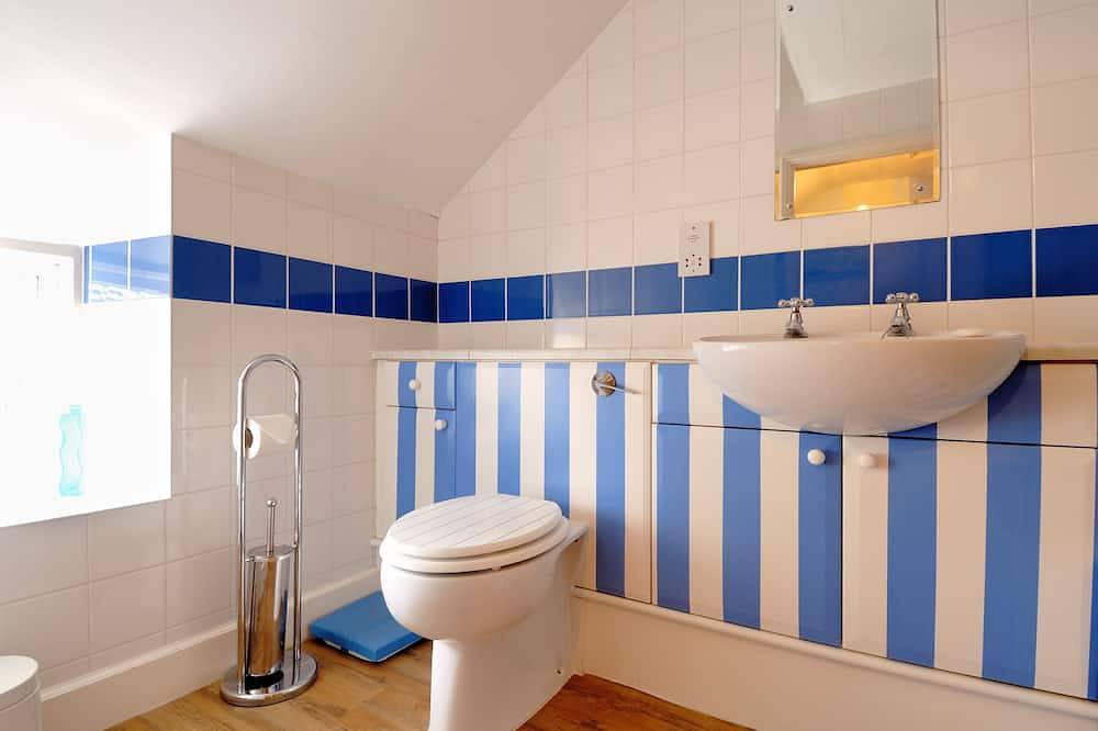 Sunbeam Cottage nestling in the heart of Branscombe village with a parking space in Branscombe, Jurassic Coast