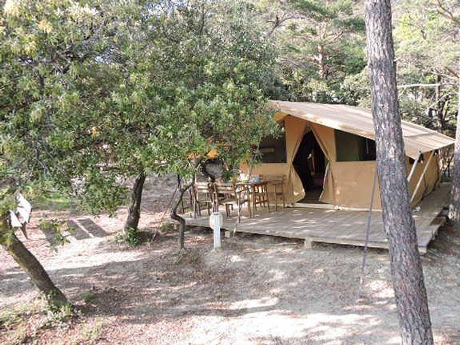 Camping les Terrasses Provençales - Tente en toile et en bois 4 personnes - Tente Lodge Aventure - 2 chambres in Venterol, Région de nyons