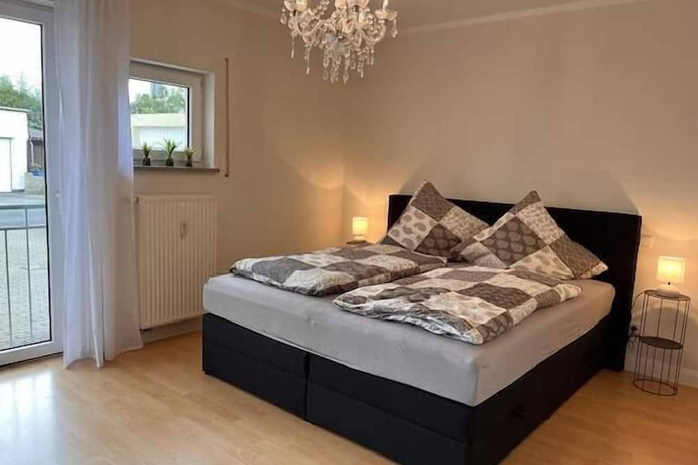 Ganze Wohnung, Liebevoll eingerichtete Ferienwohnung mit Terrasse 75qm in Bad Staffelstein, Oberes Maintal - Coburger Land
