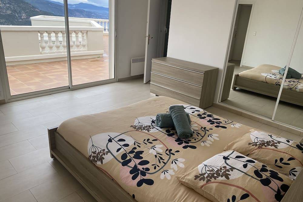 350m2 House - 5 Br – heated pool – quiet surroundings in La Turbie, Nice region