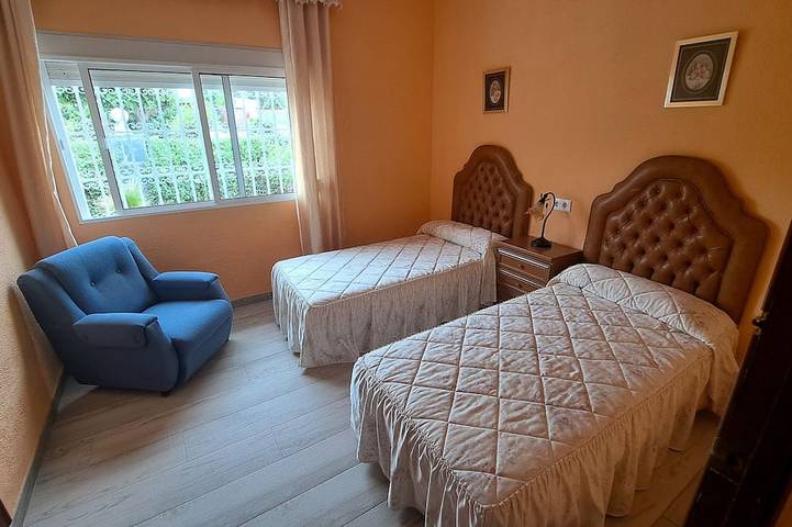 A 10 minutos de Sevilla. Chalet independiente, con piscina y muy tranquilo in Alcalá de Guadaíra, Provincia de Sevilla