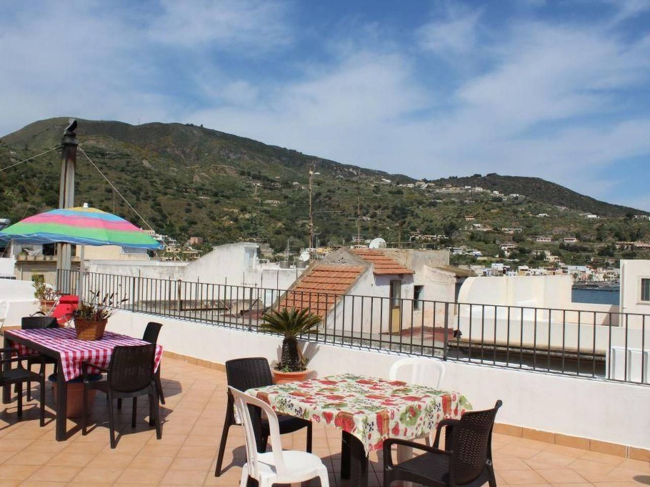 Apartamento vacacional entero, Ferienzimmer 'Bartolo' mit eigener Terrasse in Lipari