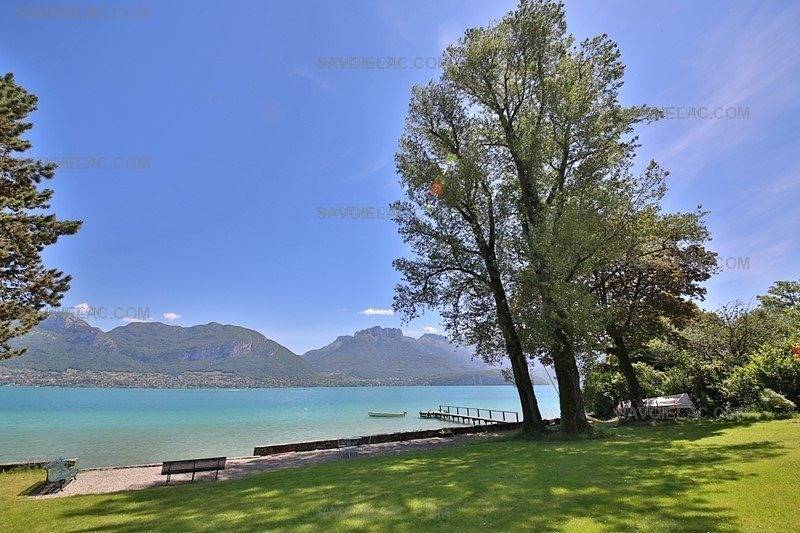 Apartamento vacacional entero, Lake Annecy - Waterfront Villa in Sévrier in Sévrier, Parque natural regional del Macizo de Bauges