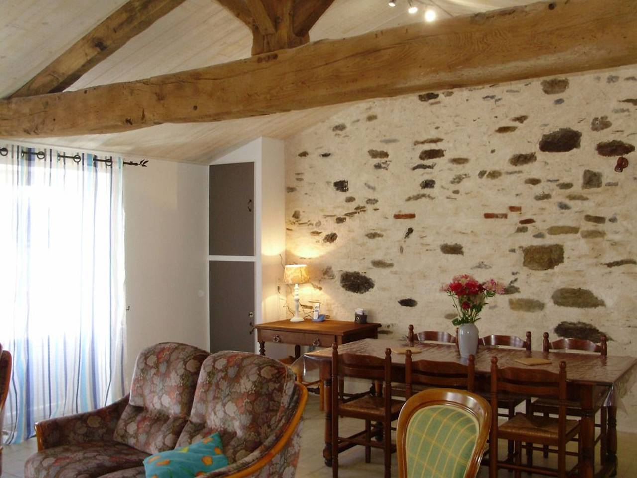 Charmant Gîte Rénové avec Jardin Privé, Cheminée et Wifi à Vairé, Vendée in Vairé, Vallée de la Loire