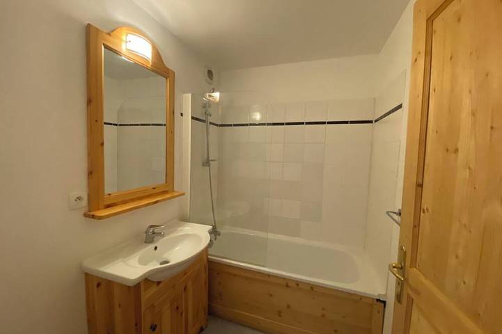 Entire apartment, Travelski home classic - La Fontaine du Roi - 2 pièces cabine 4/6 personnes in Saint-Jean-d'Arves, Saint-Jean-de-Maurienne region