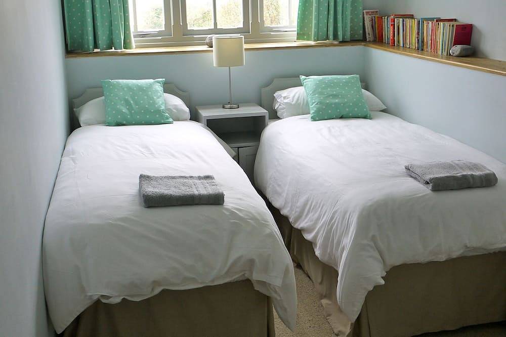 Large seaside cottage with spacious garden, in a quiet area close to beach. in Manorbier, Pembrokeshire