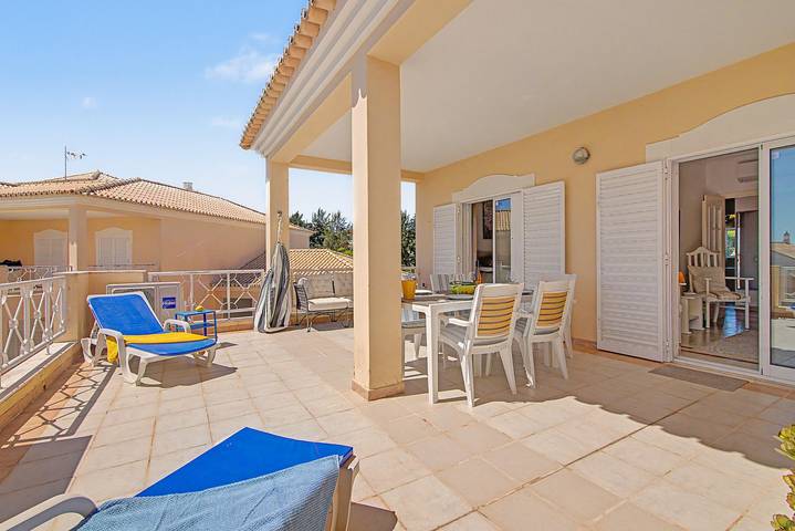 Appartement entier, Appartement 'Virpi's Place Vilamoura' avec piscine privée, Wi-Fi et climatisation in Vilamoura, Quarteira