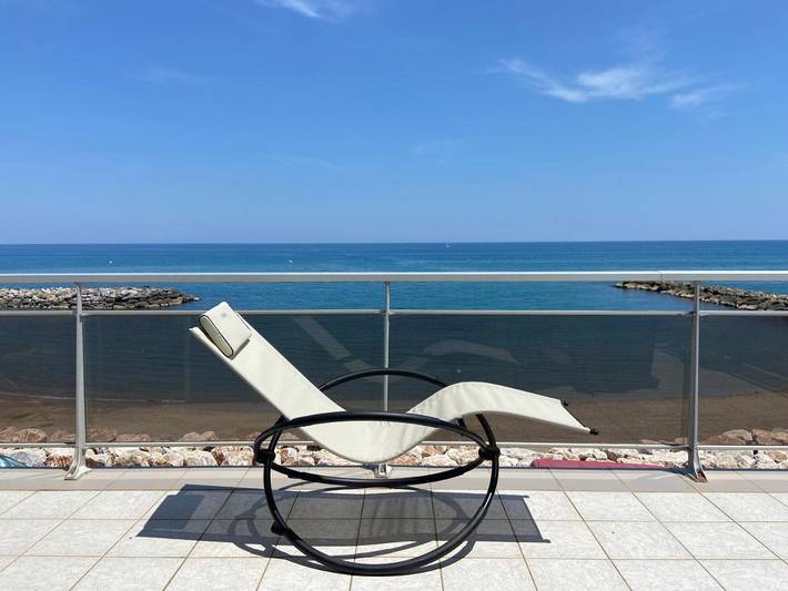 Location de vacances pour 6 personnes, avec balcon et vue à Sainte-Marie-la-Mer