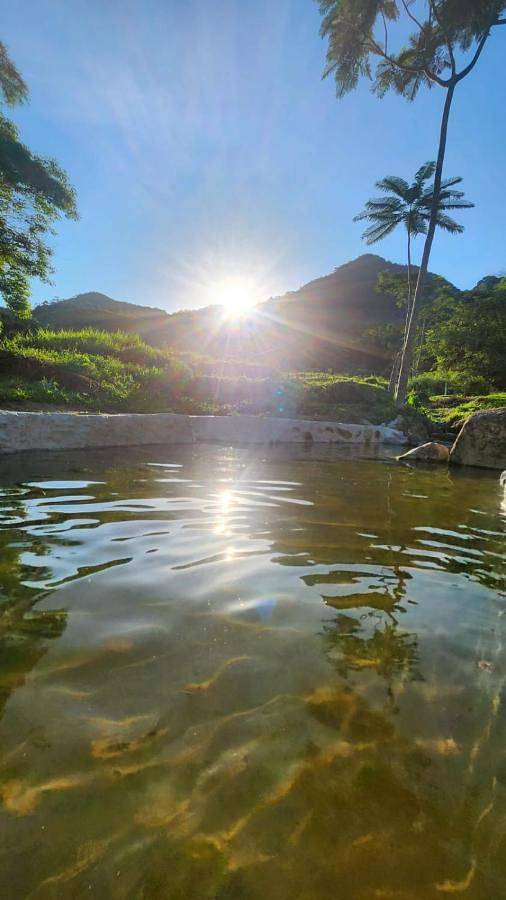 Casas e apartamentos de temporada para 6 pessoas, com piscina e vista e ainda vista para o lago and jardim, com animais de estimação em Cachoeiras de Macacu