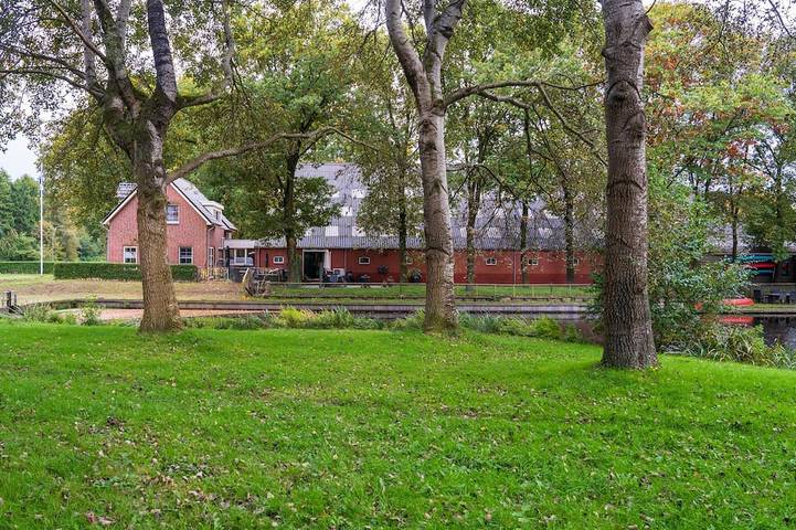 Ferienhaus für 6 Personen, mit Terrasse und Whirlpool sowie Garten