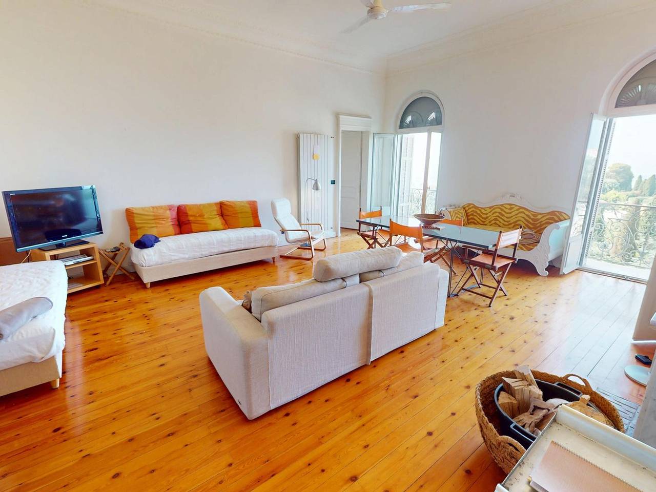 Entire apartment, Spacious 3P in quiet palace, sea view in Menton in Menton, Mediterranean Coast (France)