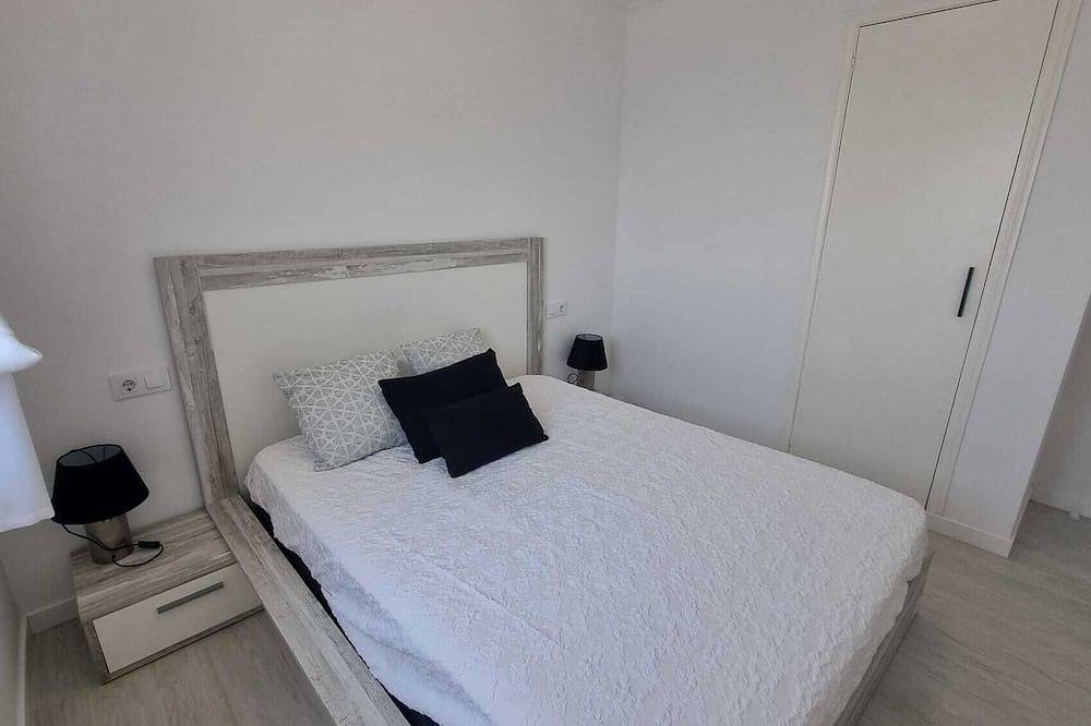 Entire apartment, Seaside Apartment Sleeps 6 with Balcony in Vilagarcía, Vilagarcía de Arousa