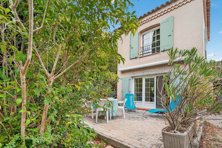 Studio pour 2 personnes, avec jardin, adapté aux familles à La Garde