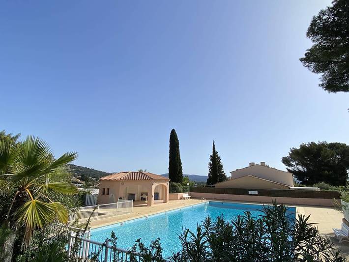 Renovated Mazet with Pool, Tennis & Terrace in Secure Residence in Cavalaire-sur-Mer, Costa mediterranea (Francia)