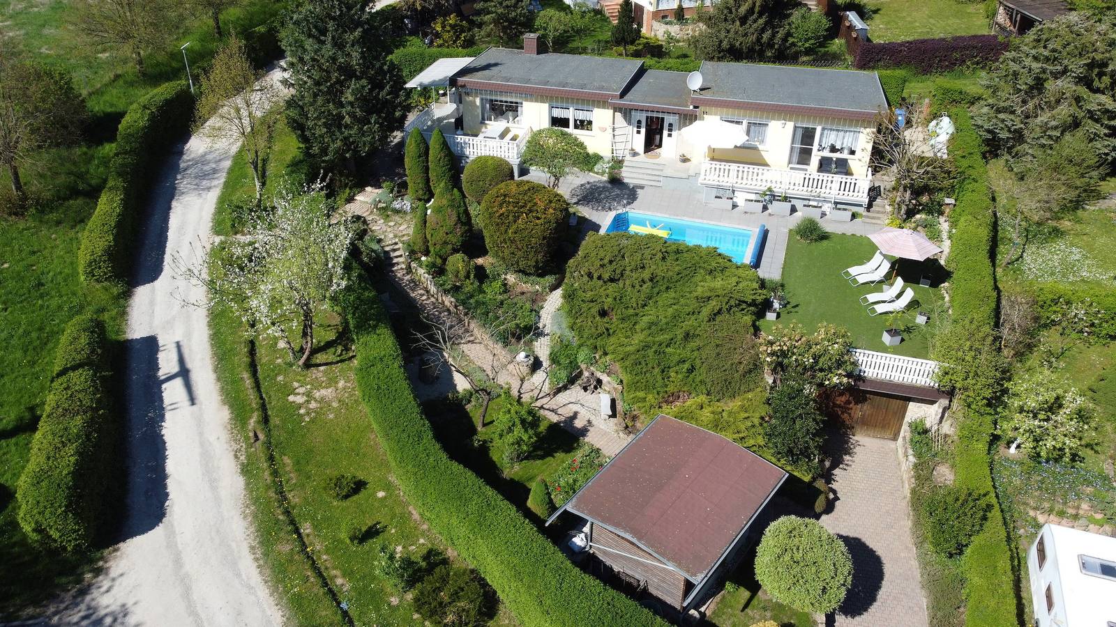 Idyllischer Ferienbungalow in ruhiger Lage mit Pool und großen Garten in Rastenberg, Saale-Unstrut