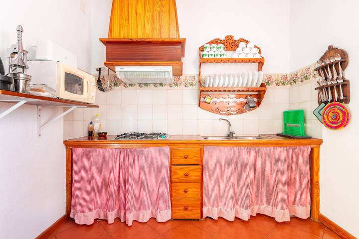 Landhaus 'Vell' mit Bergblick, privatem Garten und Wi-Fi in Catí, Castellón Provinz