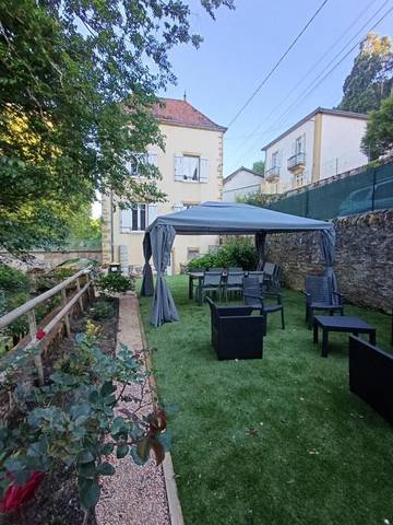 Gîte pour 10 personnes, avec jardin et vue à Charolles