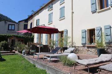 Gîte pour 8 personnes, avec jardin et vue à Ganac
