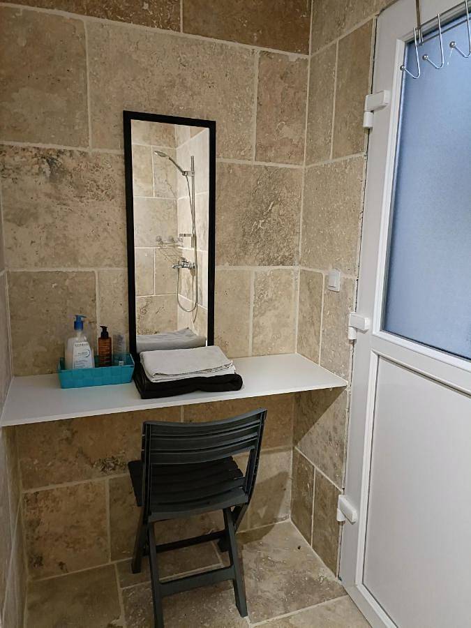 Location de vacances pour 2 personnes, avec terrasse ainsi que jacuzzi et piscine à Artigues-près-Bordeaux - 4