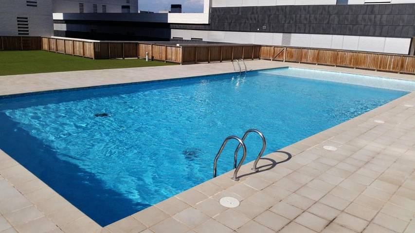 Apartamento para 6 personas, con Balcón y Terraza además de Jardín y Piscina para niños en Viladecans