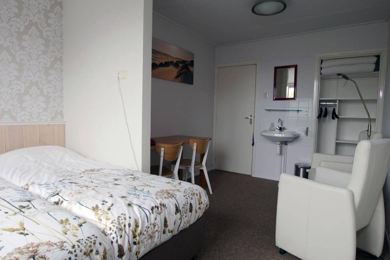 Ganze Ferienwohnung, Double Room with Shared Bathroom in Den Hoorn, Westfriesische Inseln